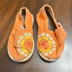 Toddler girls TOMS size 5